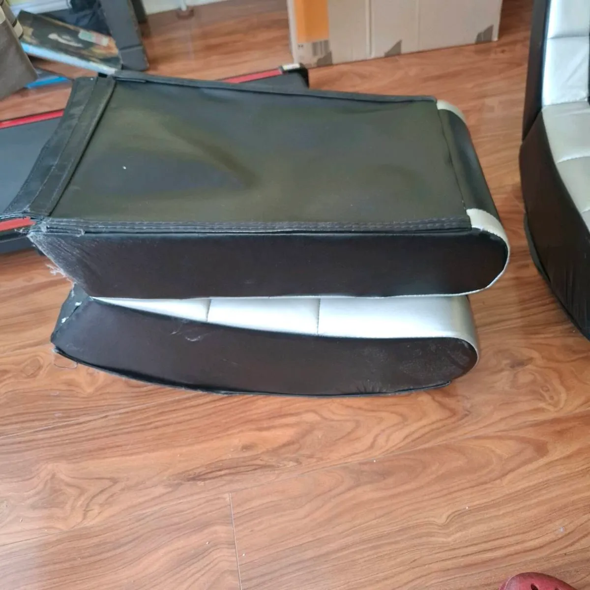 2 Kids rocker play seats - Image 3