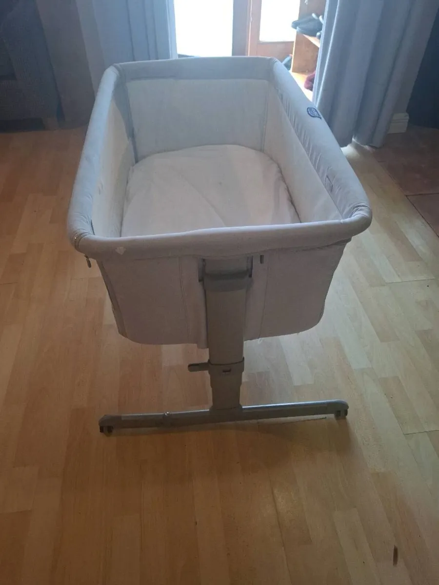 Chicco Bedside Crib with Mattress – Excelle - Image 2