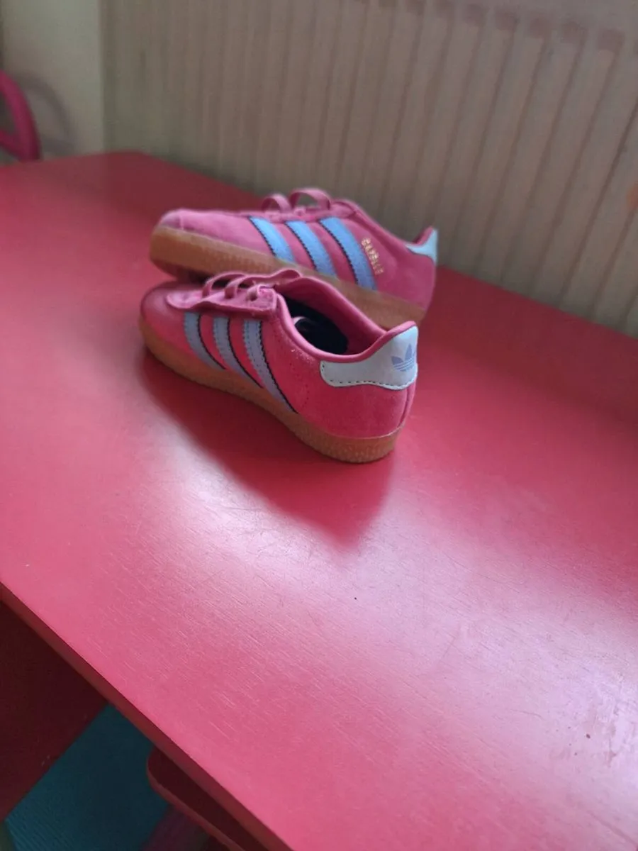 Young Girls Adidas runners - Image 3