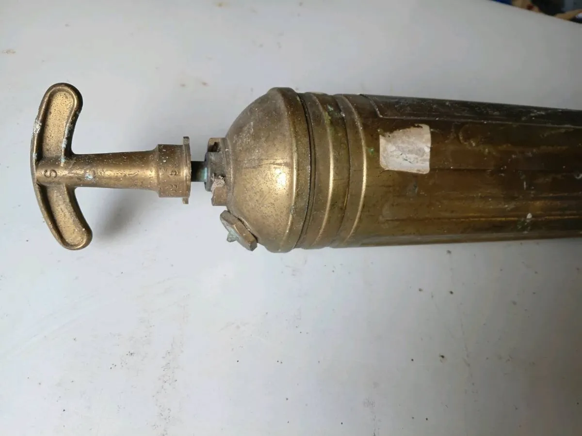 Antique Brass Minimax Ltd. Hand Pump.
1959. - Image 3