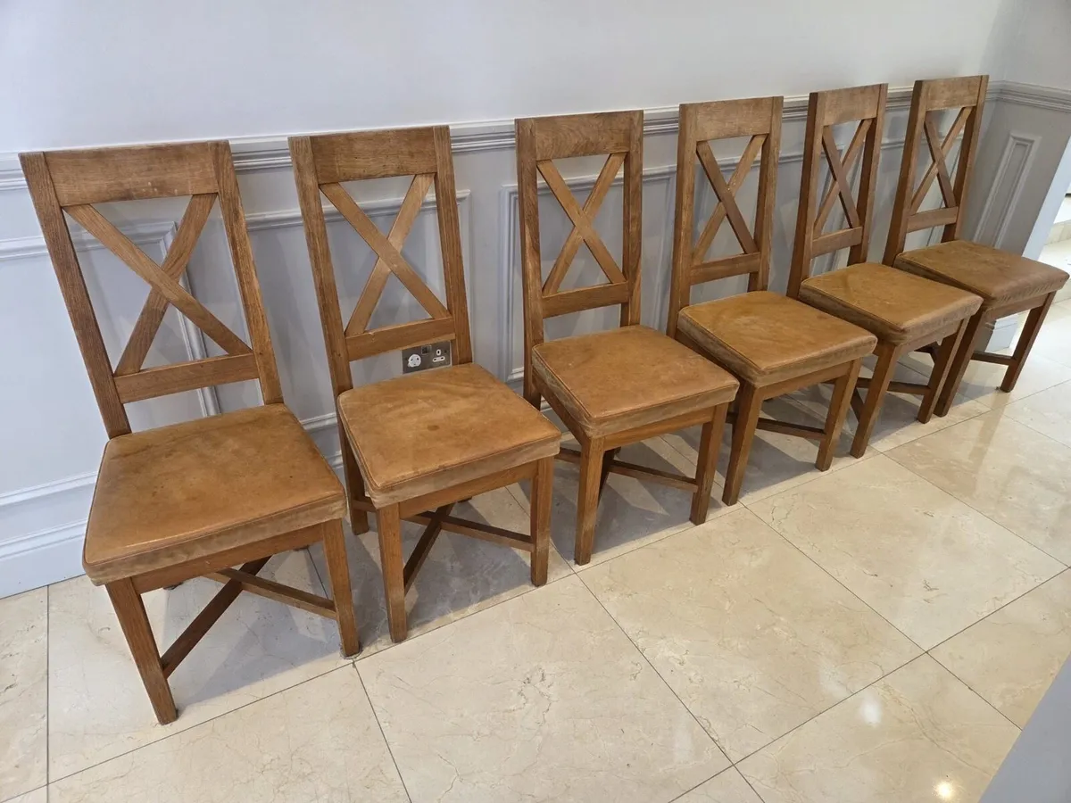 Oak dining table and 6 chairs - Image 3