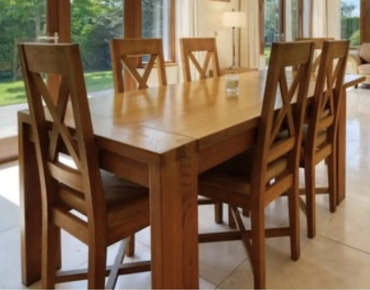 Oak dining table and 6 chairs - Image 1
