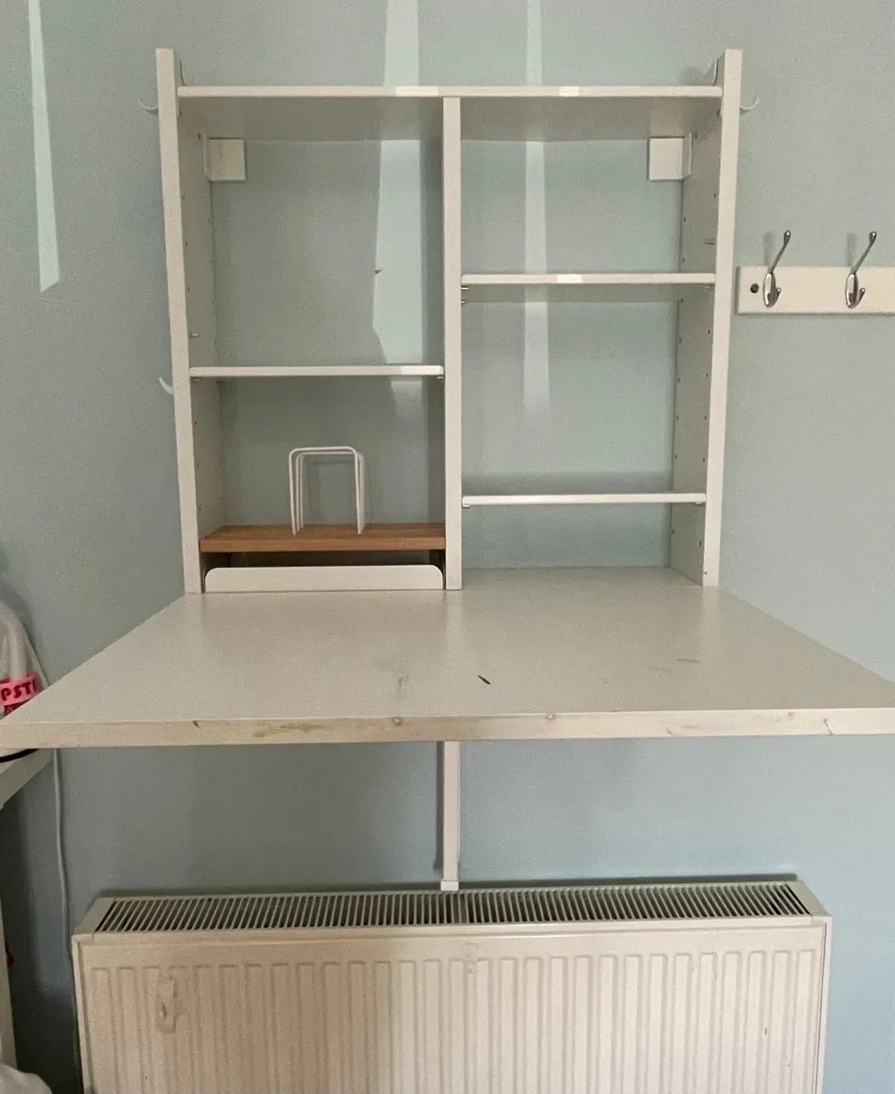 Wall mounted desk - Image 1