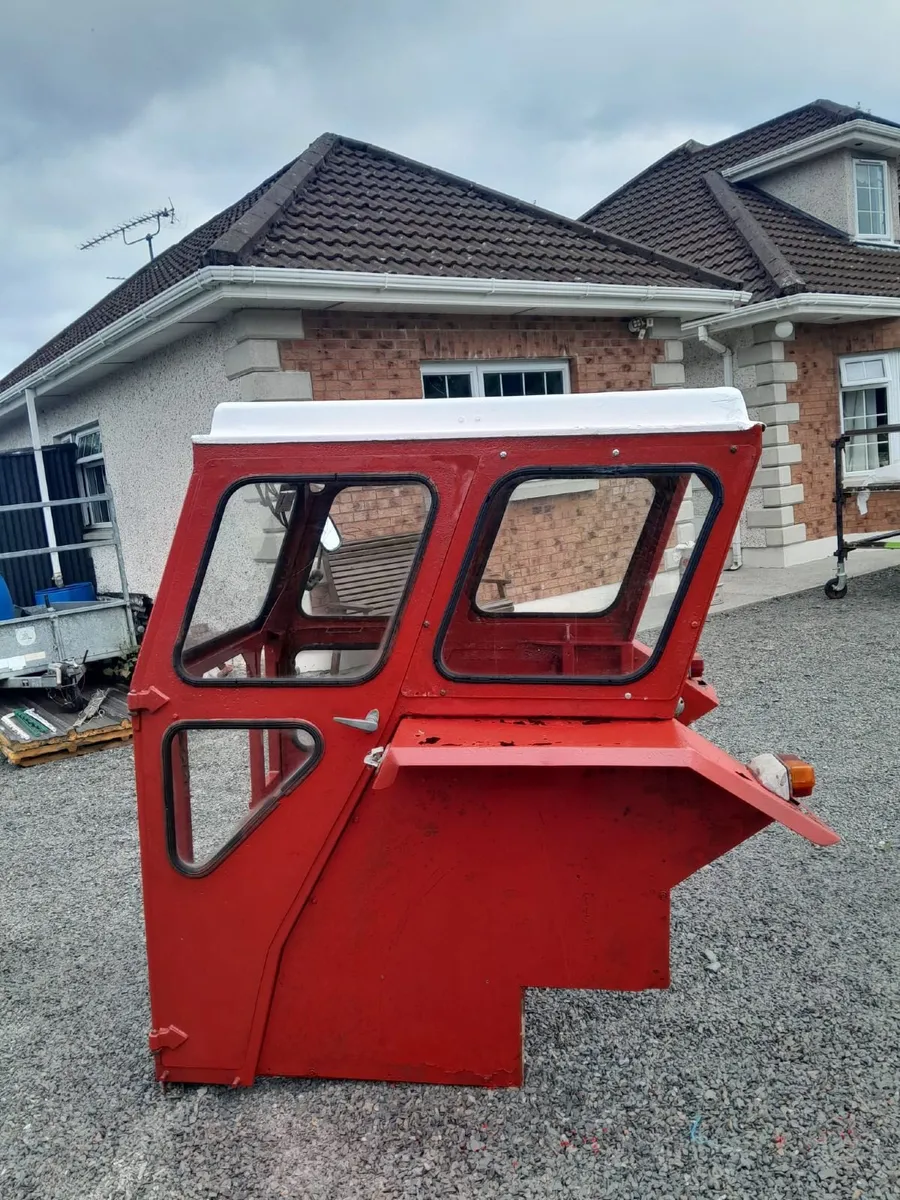 Duncan cab Massey Ferguson 135 or 35 - Image 3