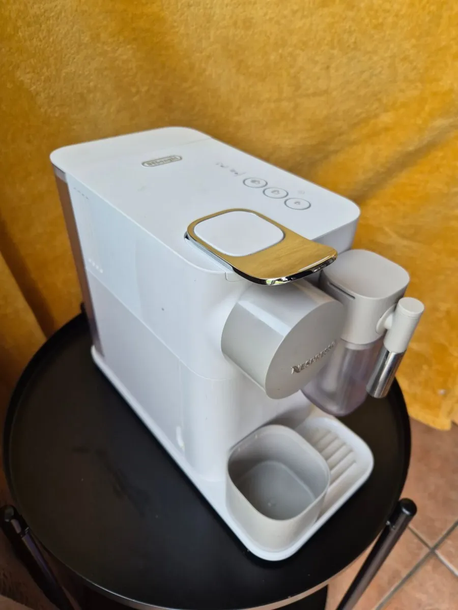 Coffee machine: DeLonghi Nespresso Lattissima One - Image 3