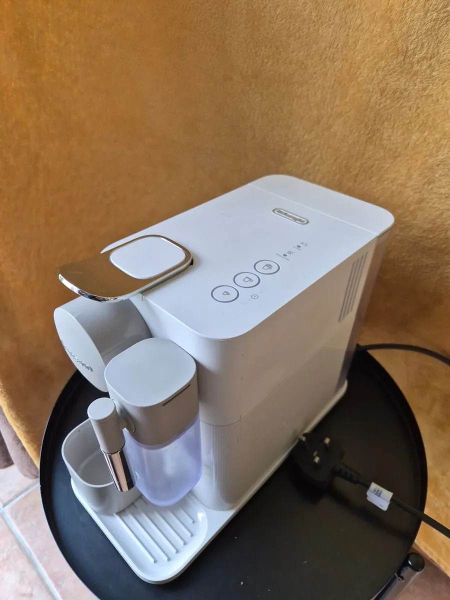 Coffee machine: DeLonghi Nespresso Lattissima One - Image 4