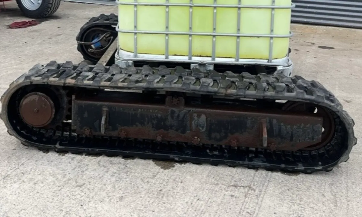 Tracked carrier undercarriage - Image 1
