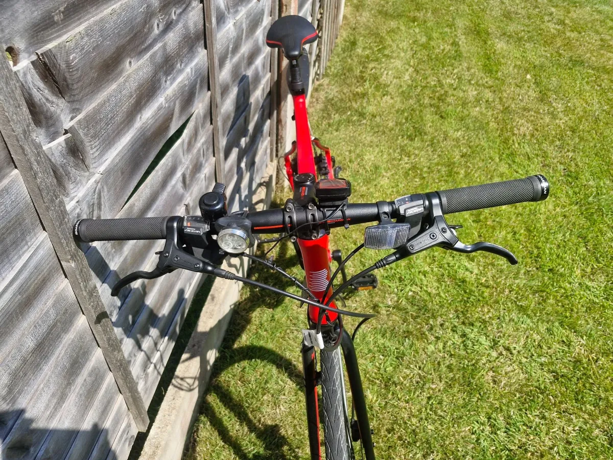 Hybrid bike boardman 8.6 as NEW with extras - Image 4