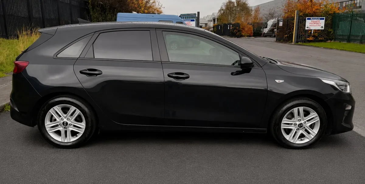 2021 Kia Ceed Commercial - Image 3