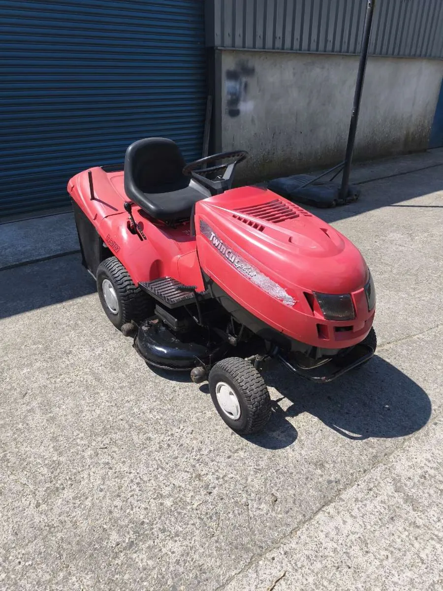 Castle garden ride on mower - Image 1