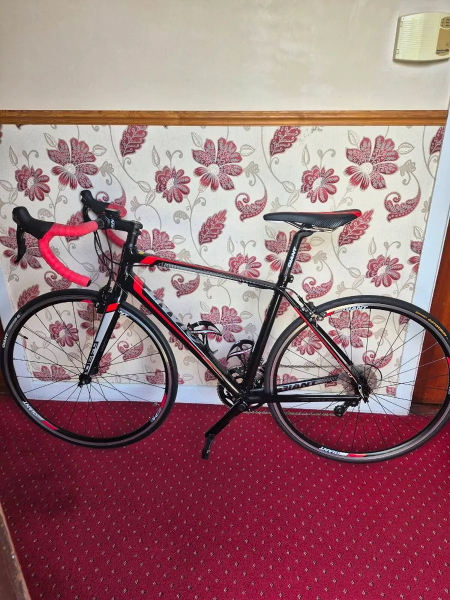 Giant Defy 1Racing bike - Image 3