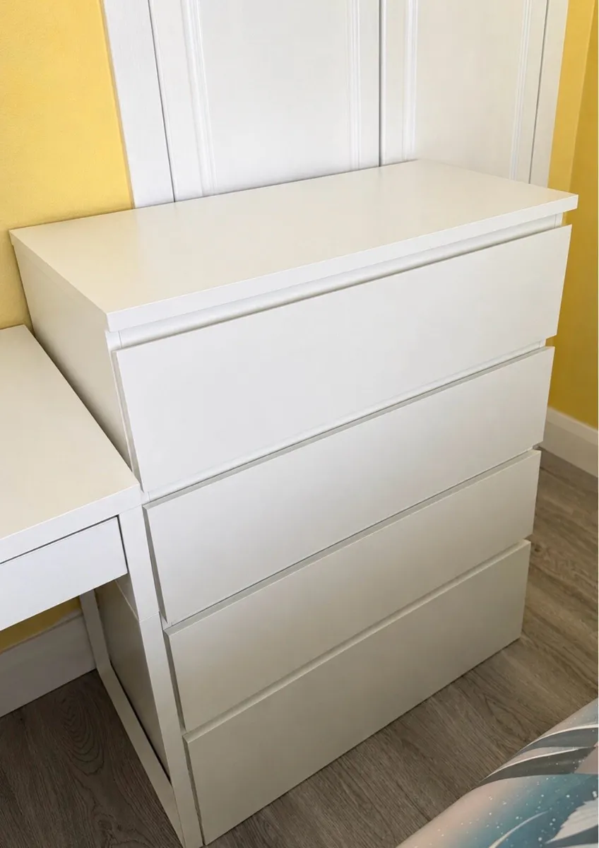 Chest of drawers - Image 1