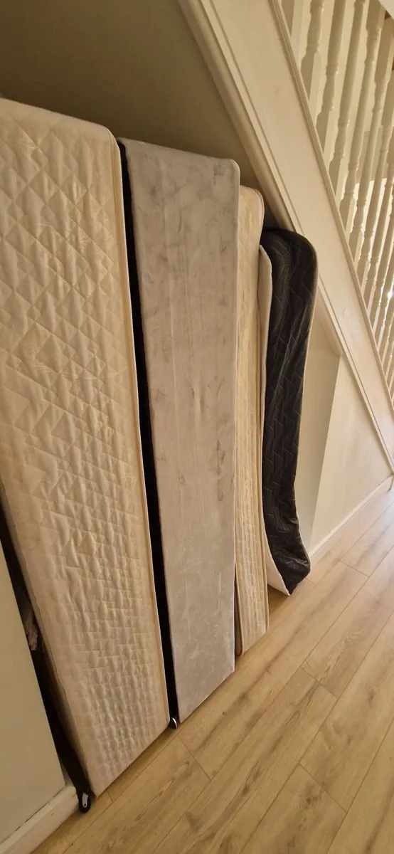 2 single divan beds and mattresses - Image 1