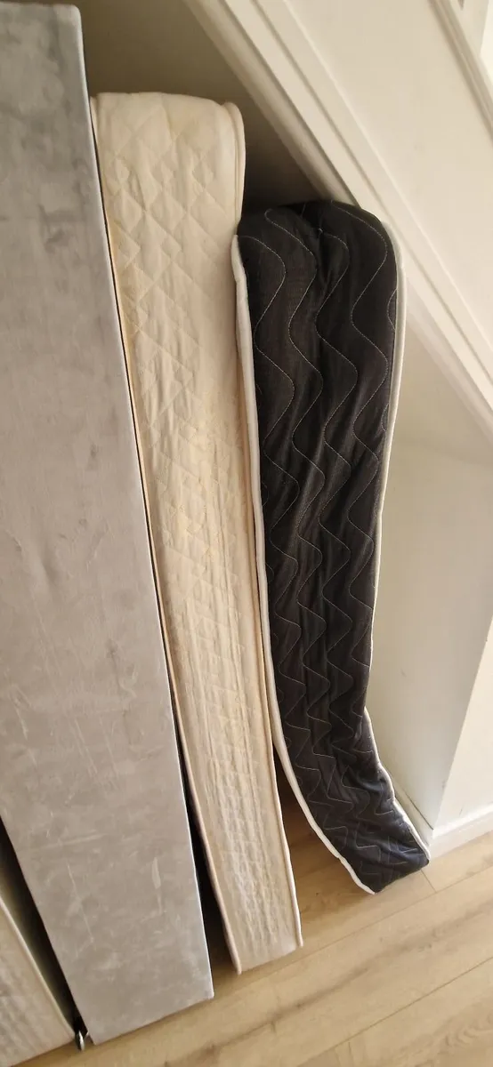2 single divan beds and mattresses - Image 2