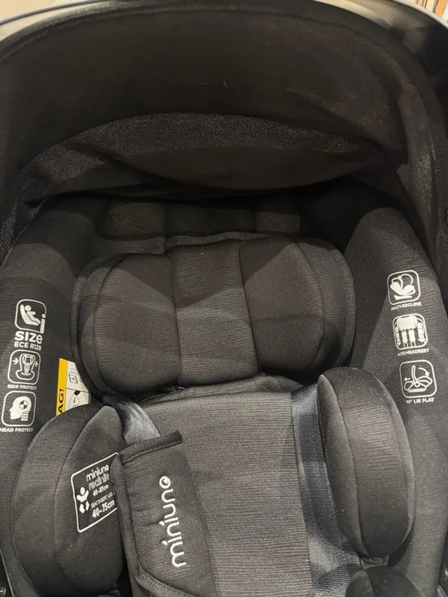 Miniuno Recliniie i-Size Infant Car Seat, As New (Used Only Twice) - Image 2