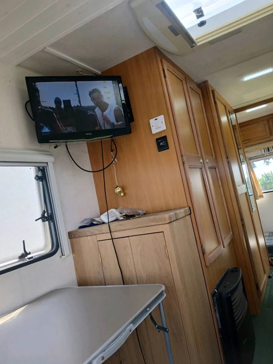 Caravan - Image 4