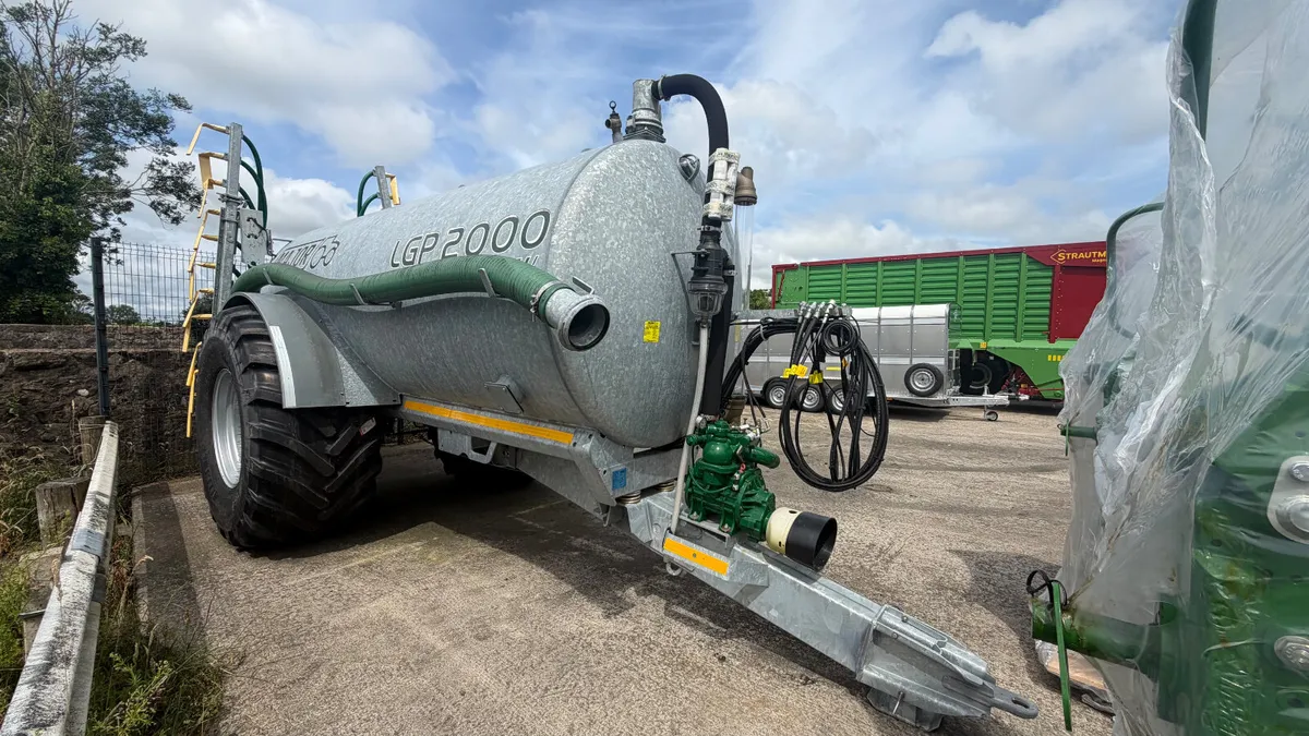 Major 2000 gallon slurry tanker - Image 1