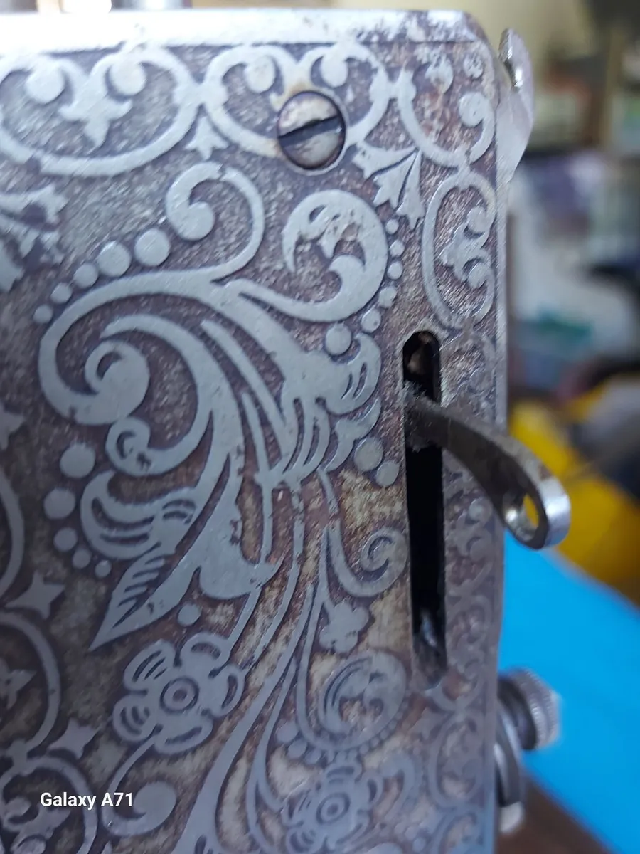 Singer Sewing Machine - Image 4