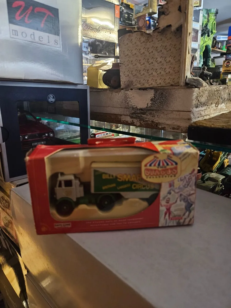 Corgi Lledo Billy Smarts Circus Truck
