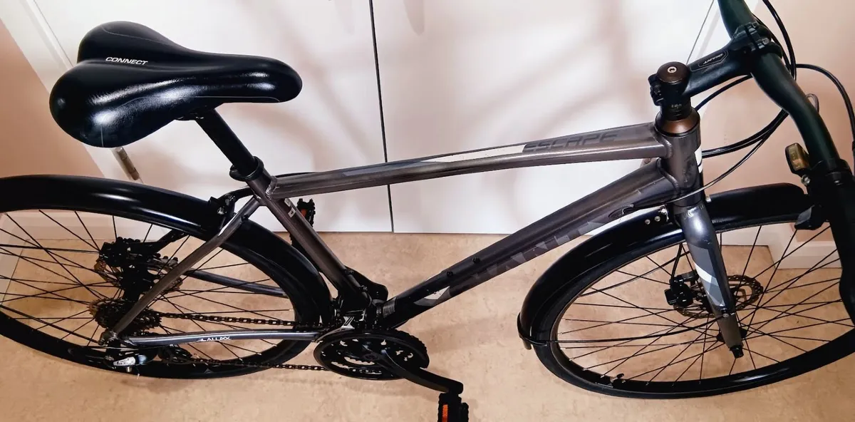 giant escape city disc bike in perfect condition - Image 4