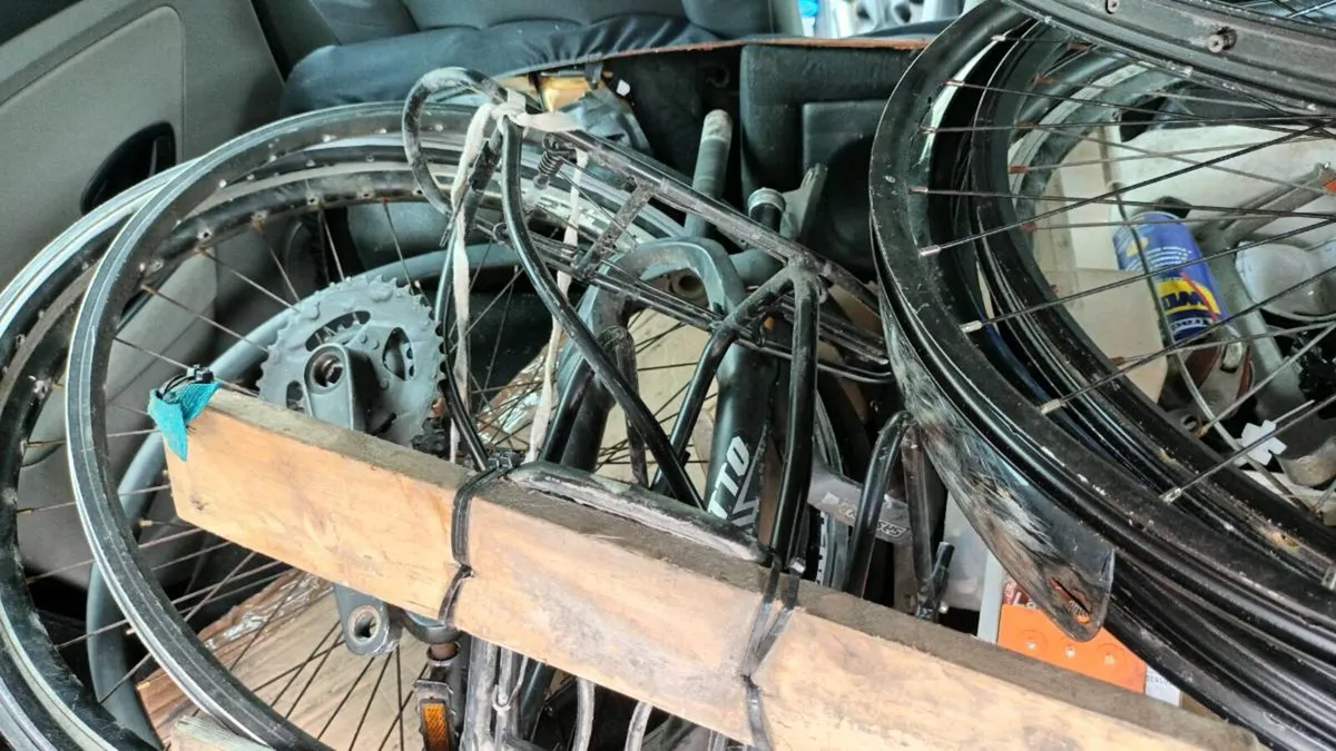 €0 Scrap. motors, bike wheels. - Image 2