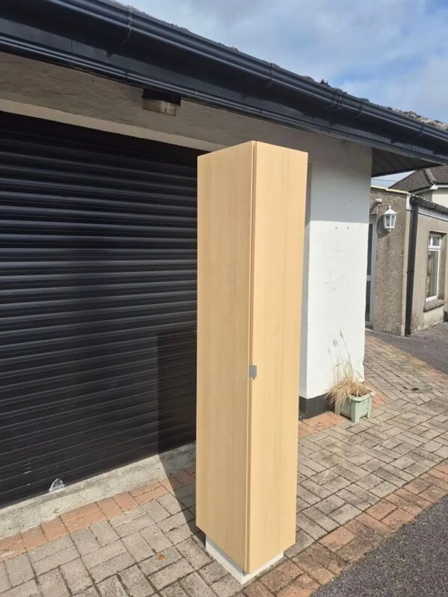 single door locker - Image 1