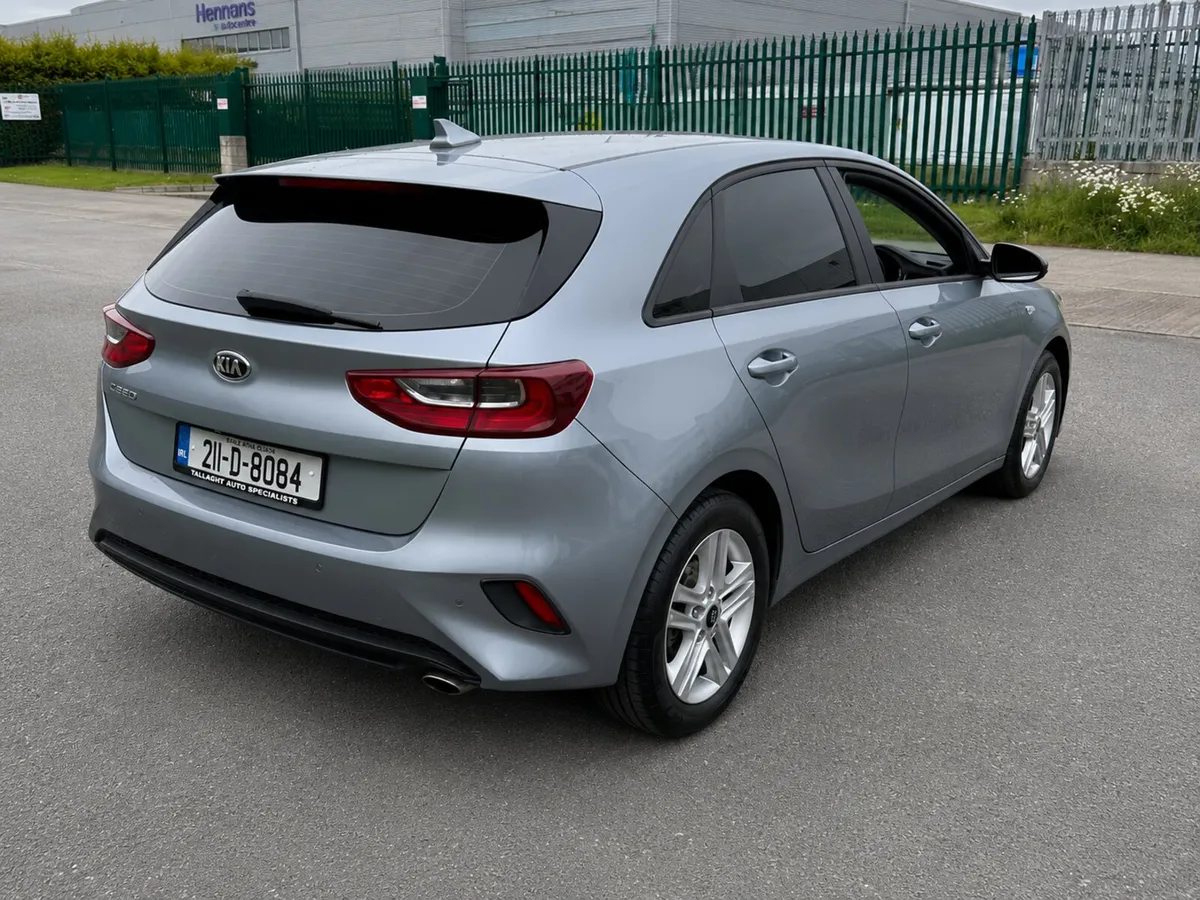 2021 Kia Ceed Commercial - Image 4