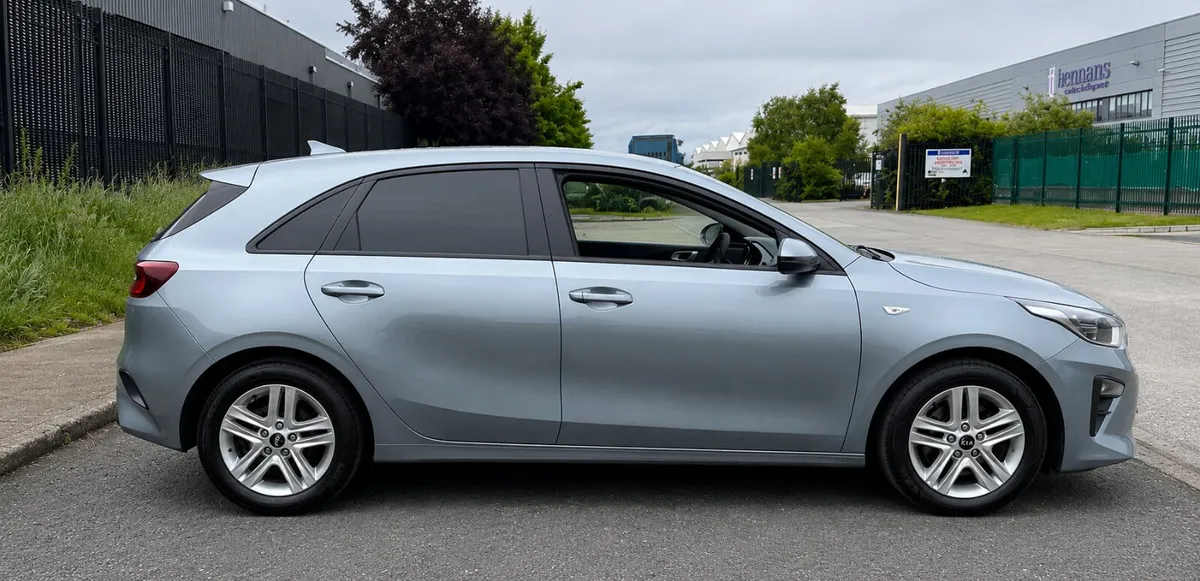 2021 Kia Ceed Commercial - Image 3