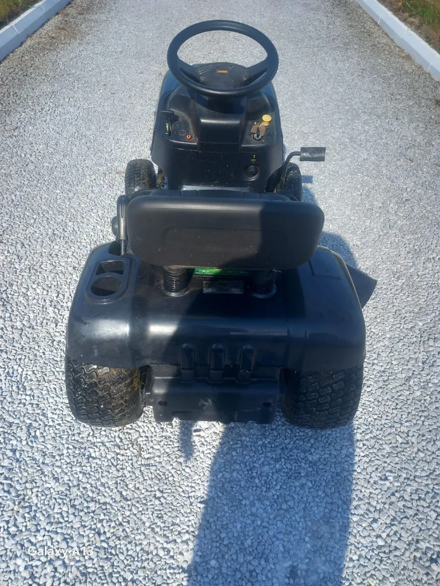 Ride on lawnmower - Image 2