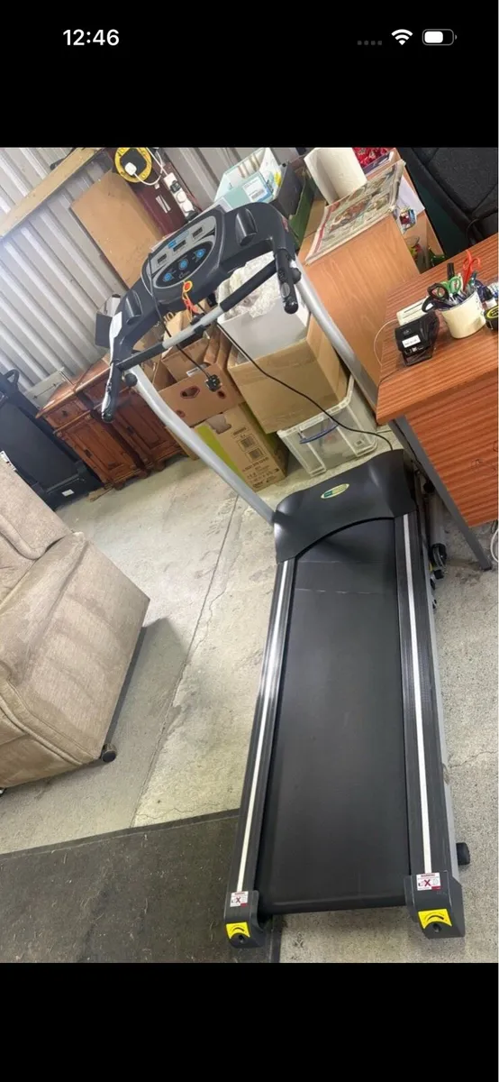 Pro fitness treadmill - Image 1