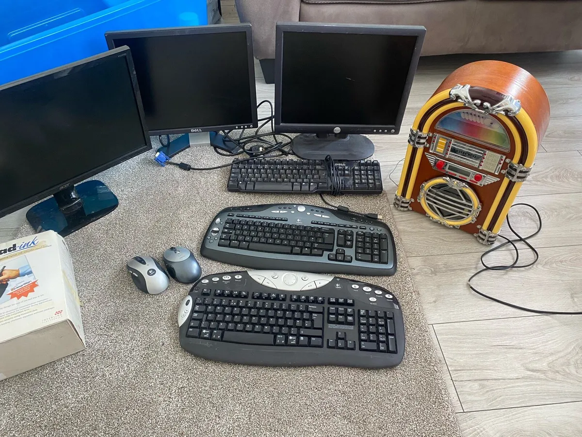 Monitors and office equipment - Image 1