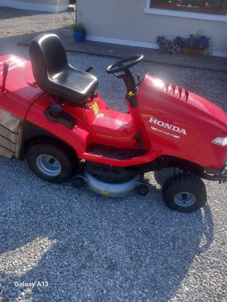 Ride on lawnmower - Image 1