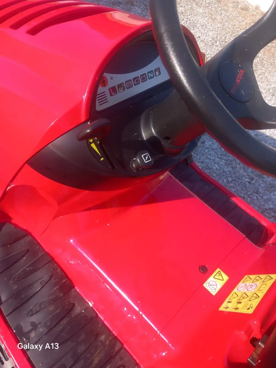 Ride on lawnmower - Image 2