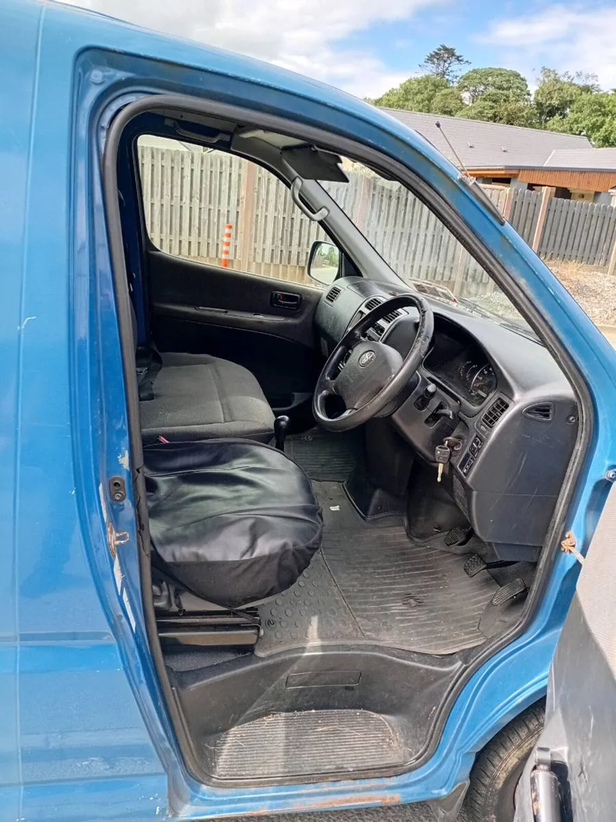 Toyota hiace - Image 2