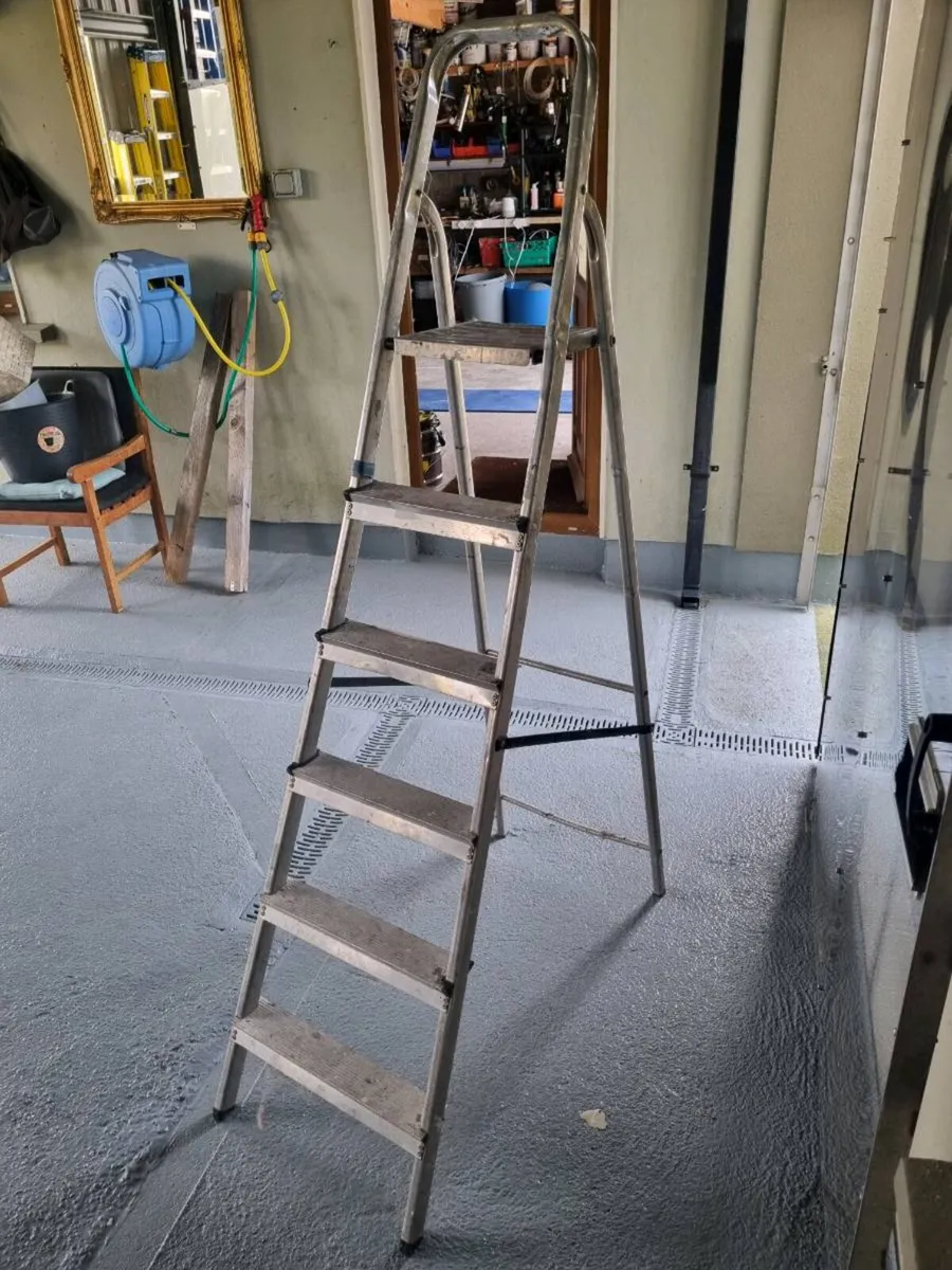 Aluminium step ladder - Image 2
