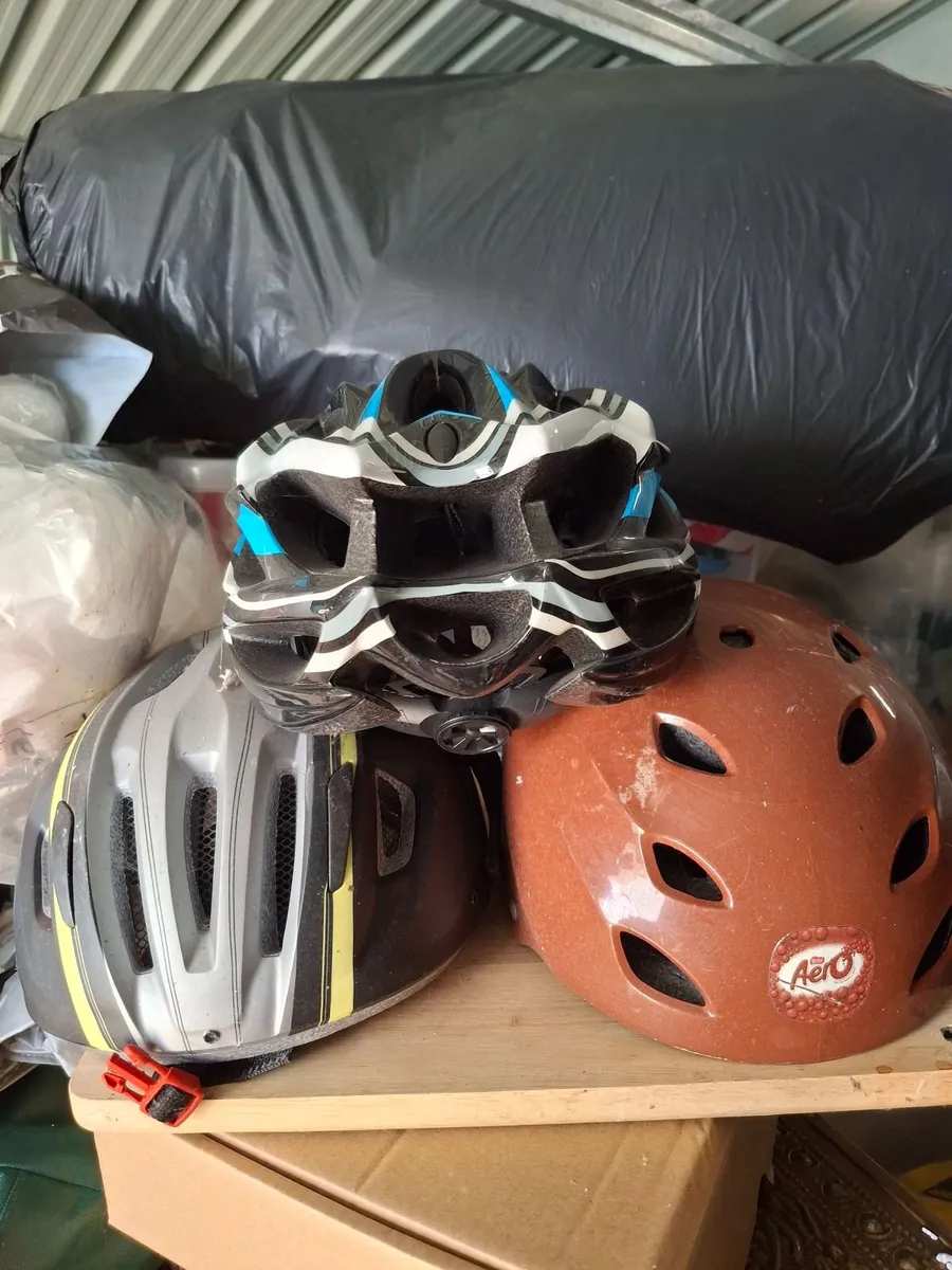 2 used bikes and 3 helmets - Image 1