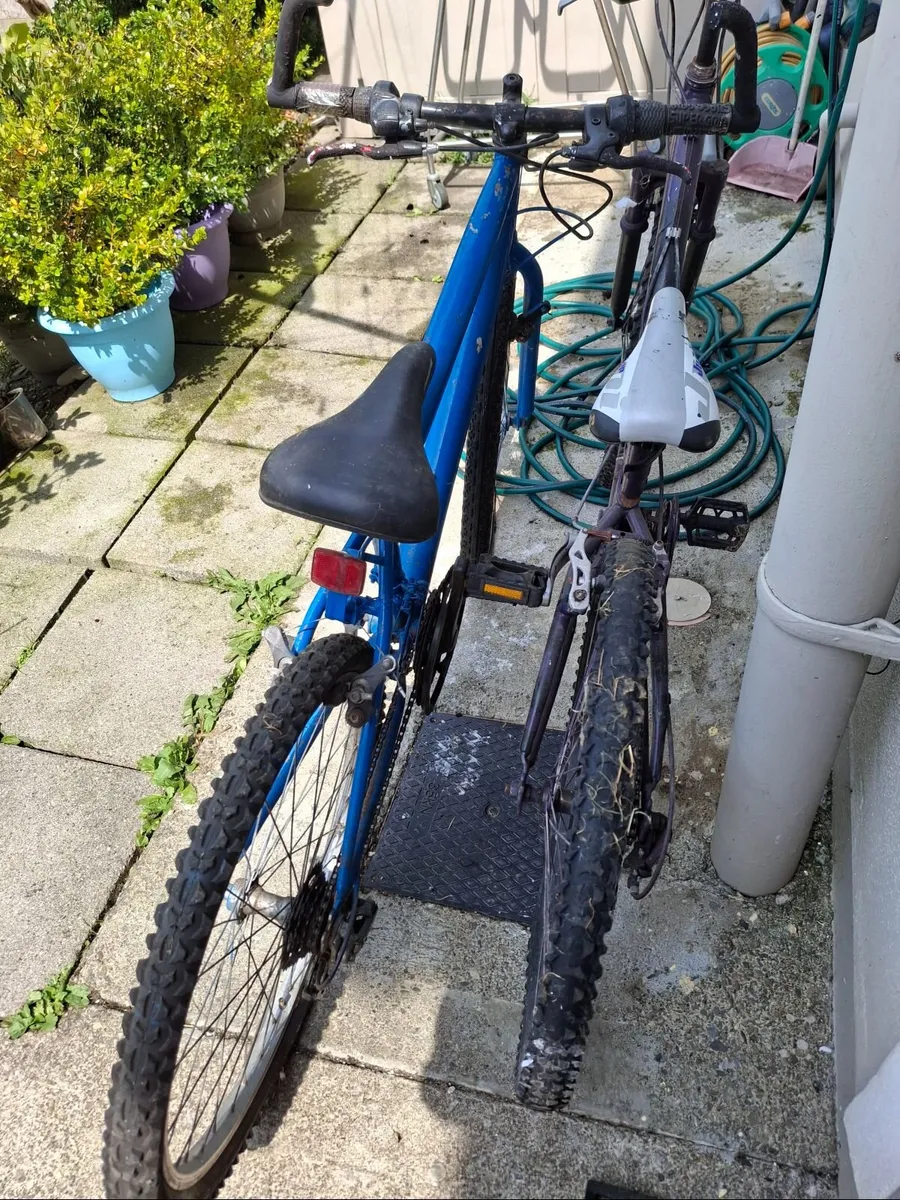 2 used bikes and 3 helmets - Image 2
