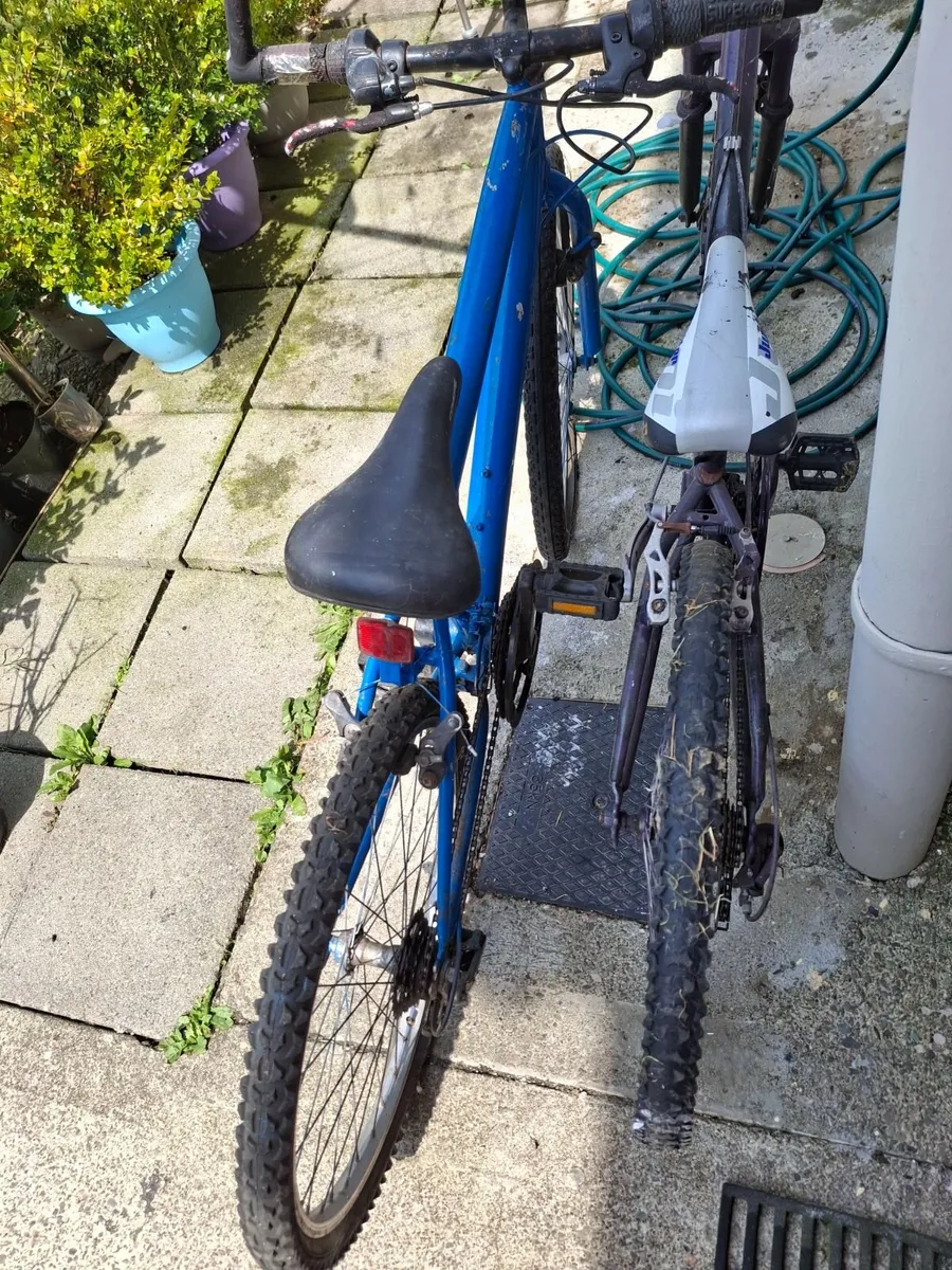 2 used bikes and 3 helmets - Image 4