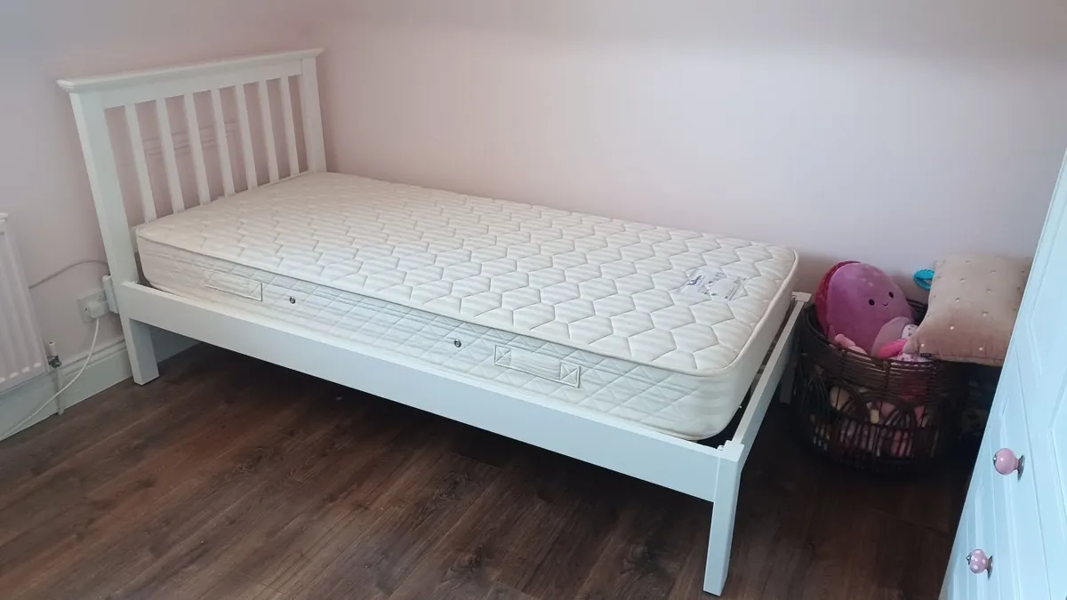 White single bed frame with or without mattress - Image 1