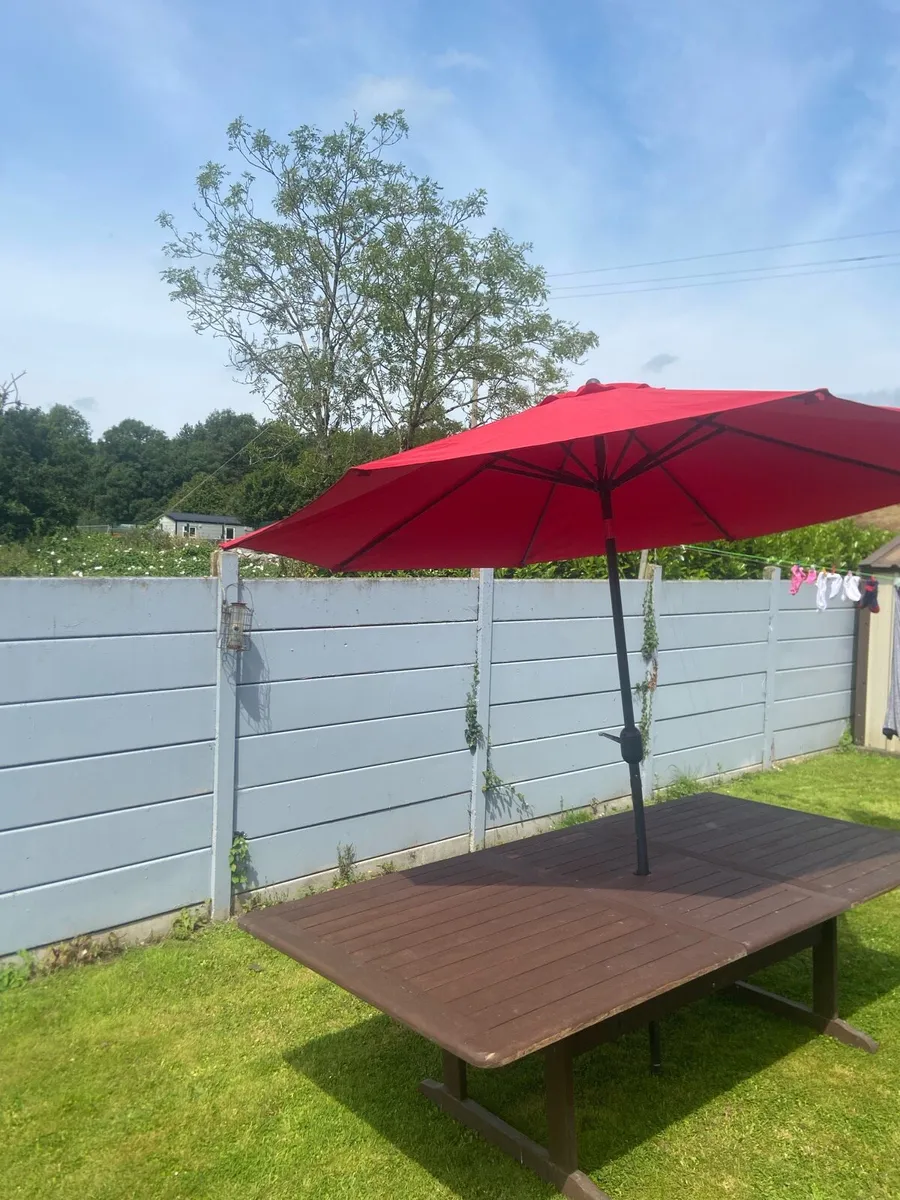 Garden table - Image 1