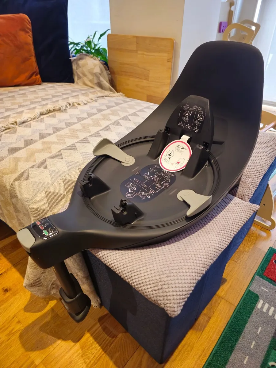Baby car seat and  360 swivel base - Image 2