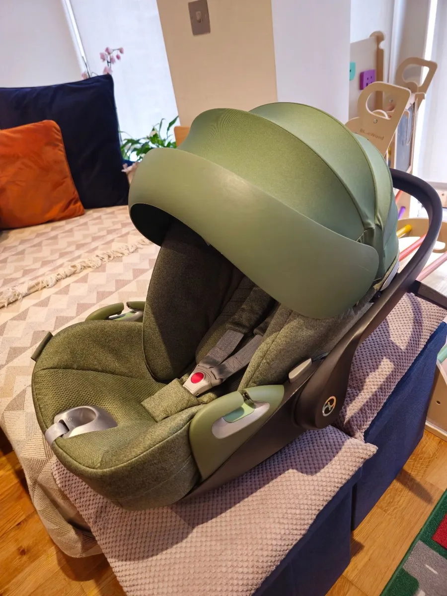 Baby car seat and  360 swivel base - Image 3