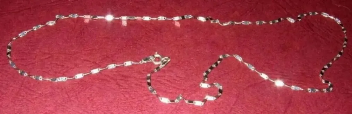 Vintage Hallmarked 9ct White Gold Necklace - Image 4