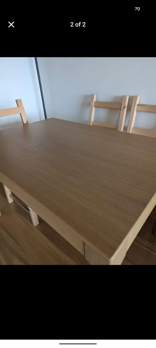 Dinning table with 4 chairs and is extendable €99 - Image 1