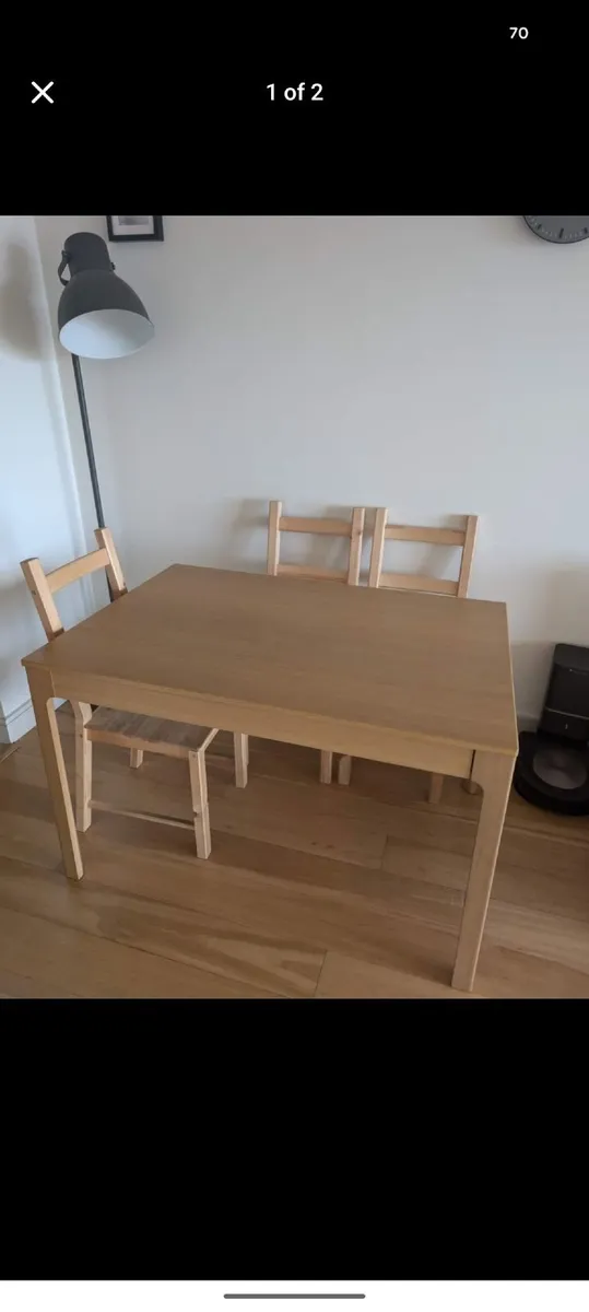 Dinning table with 4 chairs and is extendable €99 - Image 2