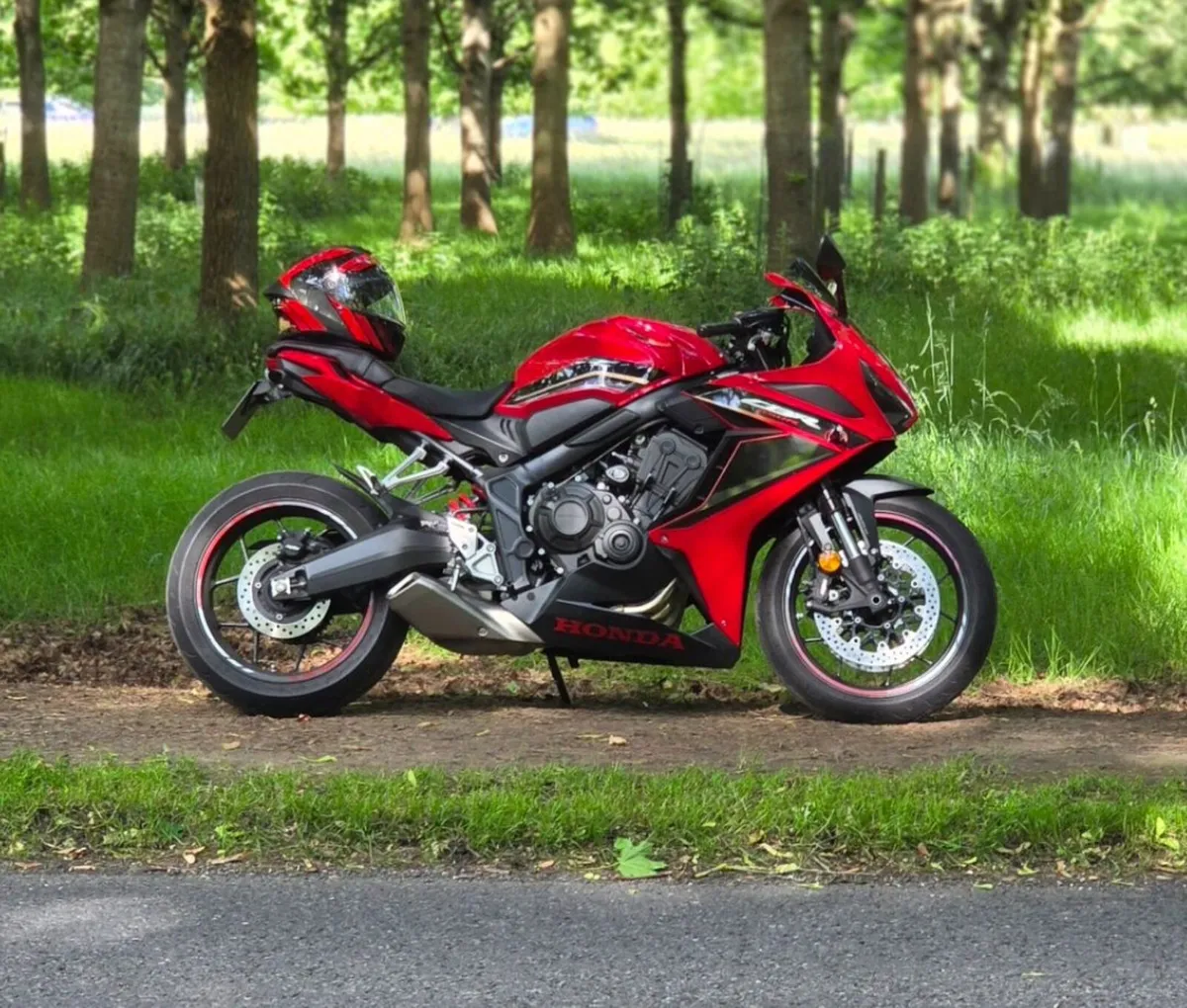 Honda CBR 650R 2023 low mileage - Image 4