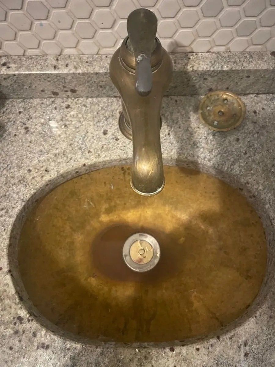 Bathroom sink, tap, drawers and mirror. - Image 3