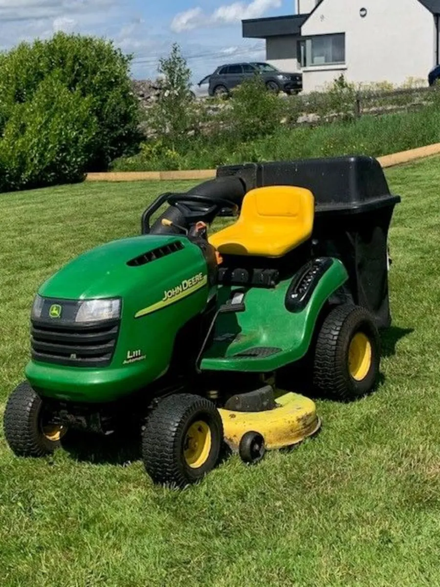 John Deere Ride-On Lawnmower - Image 1