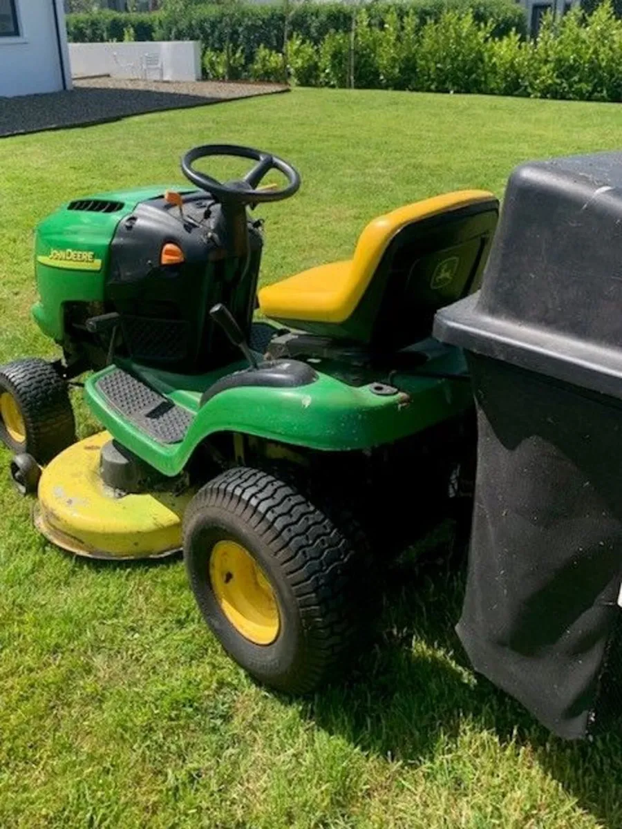 John Deere Ride-On Lawnmower - Image 2