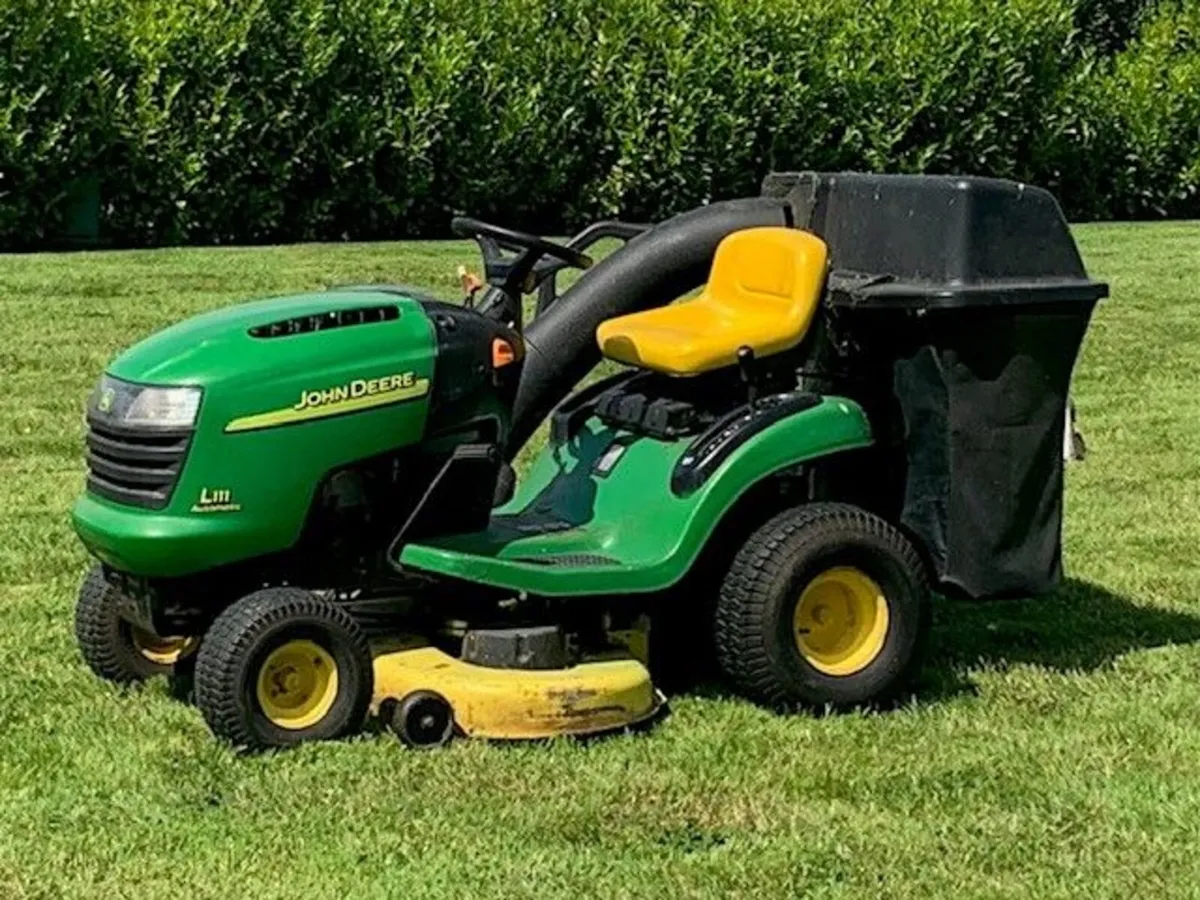 John Deere Ride-On Lawnmower - Image 3